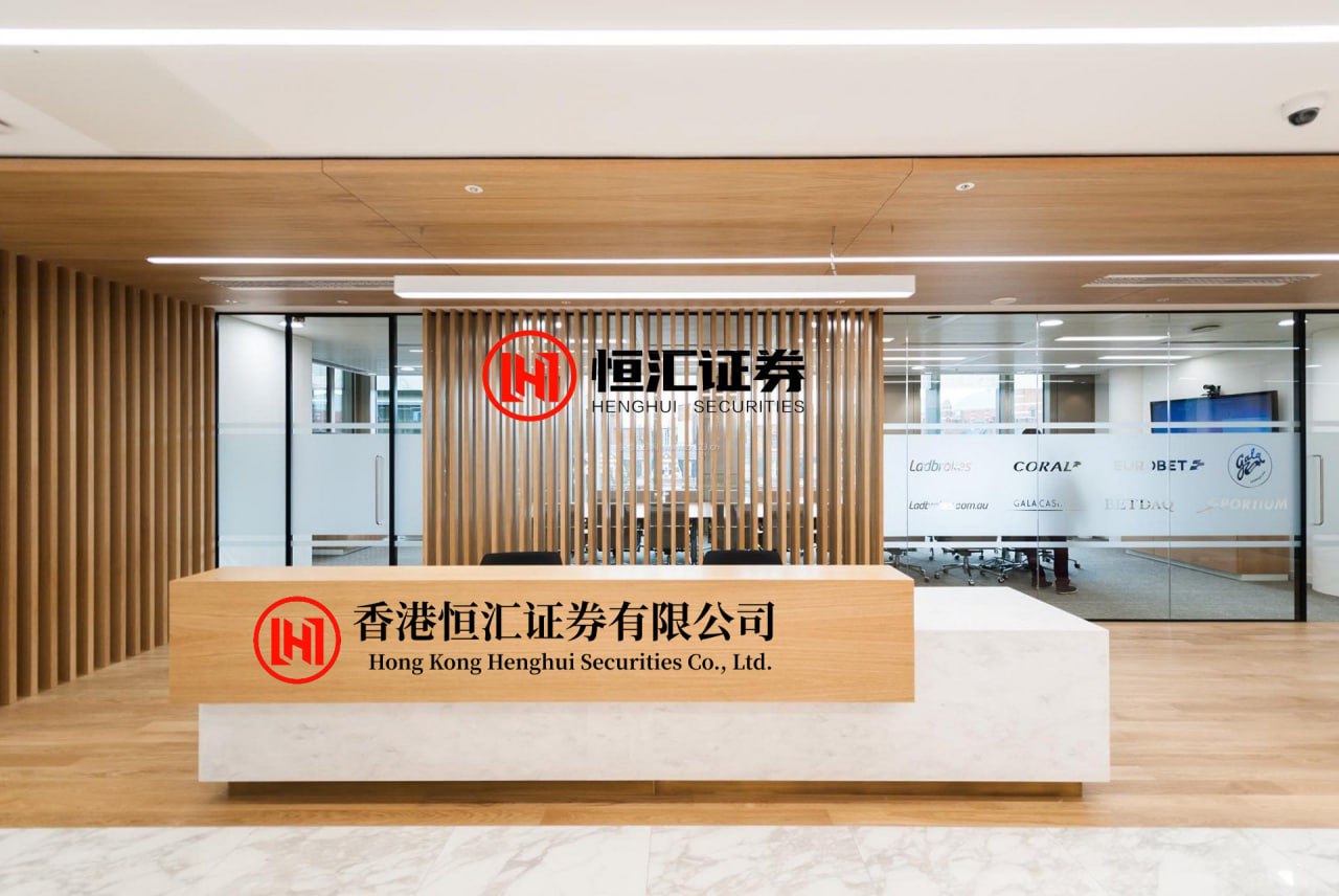 大鑫优配资讯 从“拉链式过马路”到“流量南水北调”：百万客流如何成就秩序之美